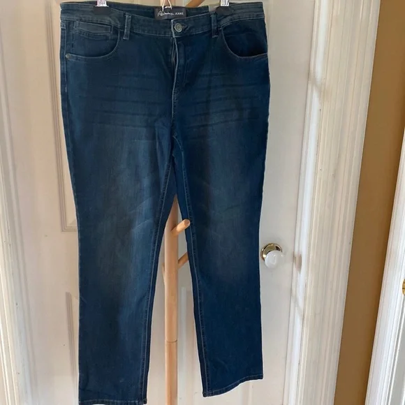 Girlfriend Jeans - Picture 3 of 9